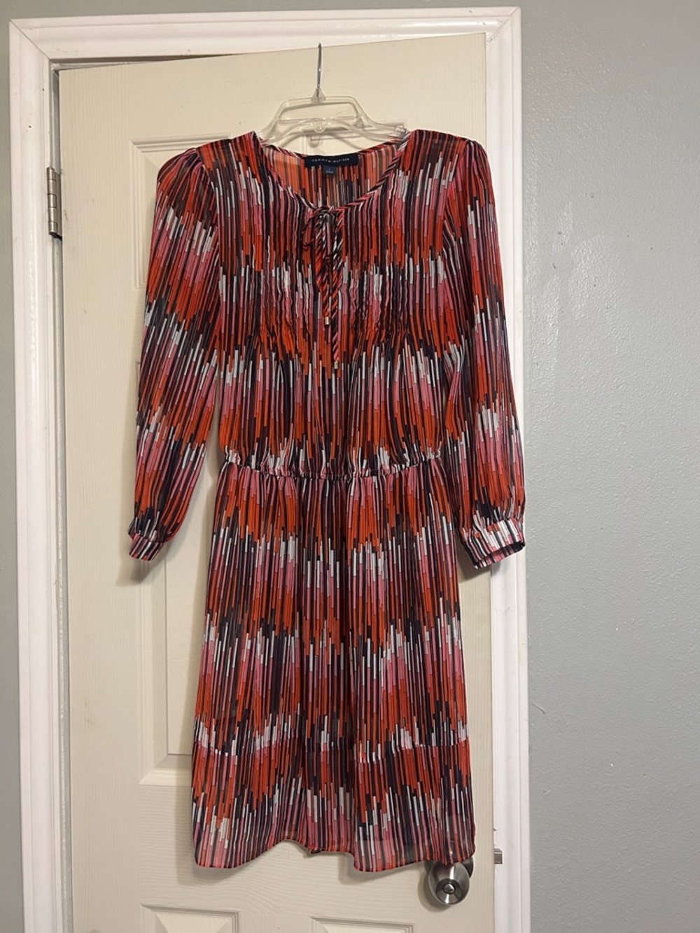 Moving🍫Sale Tommy Hilfiger geometric, red pink black dress